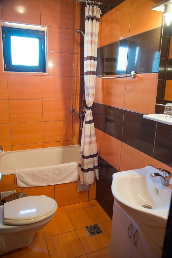 Pensiunea Casa Cu Flori Cisnadioara Exteriér fotografie