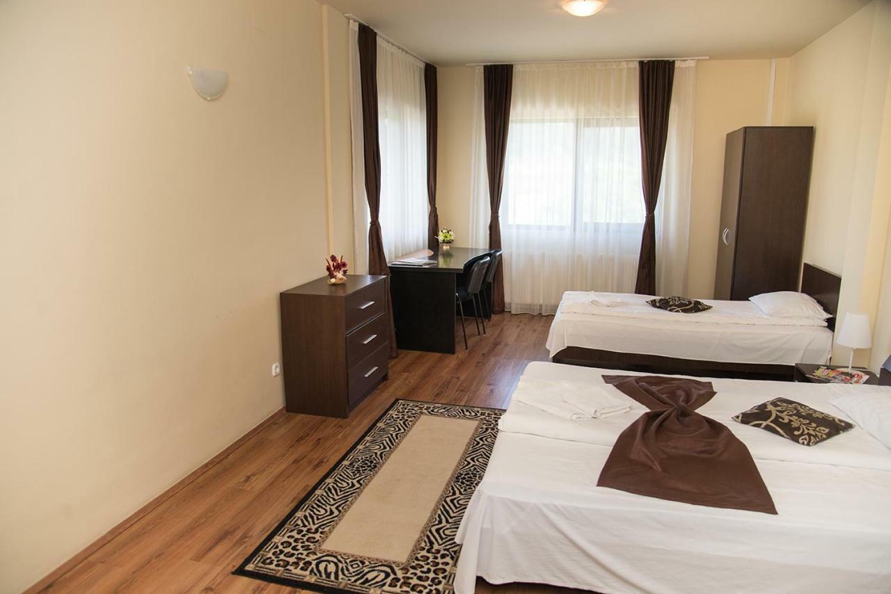 Pensiunea Casa Cu Flori Cisnadioara Exteriér fotografie