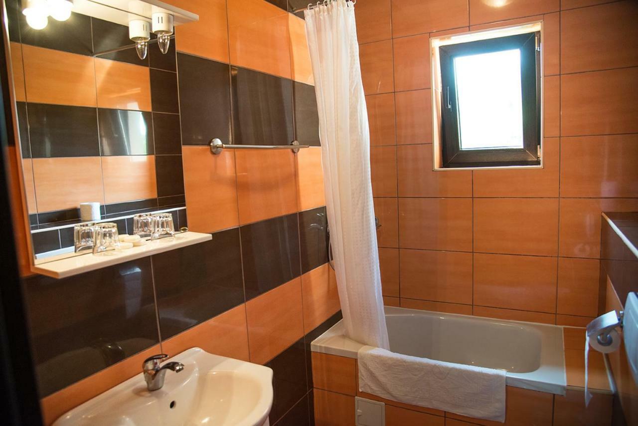 Pensiunea Casa Cu Flori Cisnadioara Exteriér fotografie